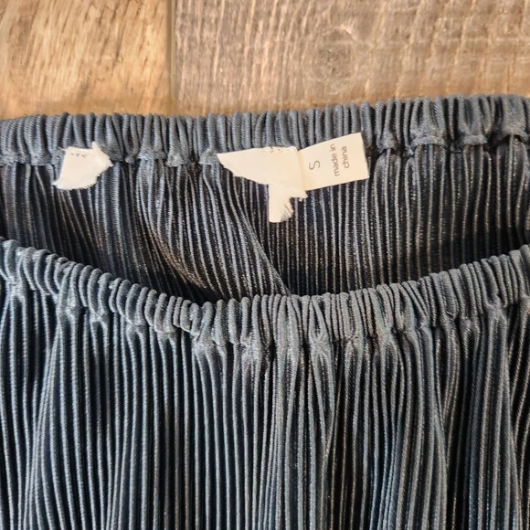 ASTR The Label Ziva Pleated Balloon-Sleeve Top in a midnight blue Sz:S Boho - Picture 5 of 9